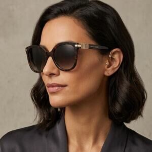 New! Carolina Herrera HER0134/S 086HA Brown Tortoise Sunglasses, Authentic